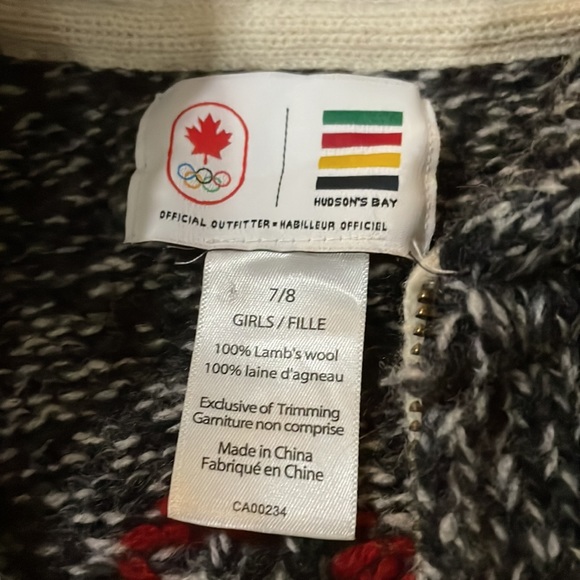 Hudson’s Bay Sweater size 7/8 - Picture 2 of 3